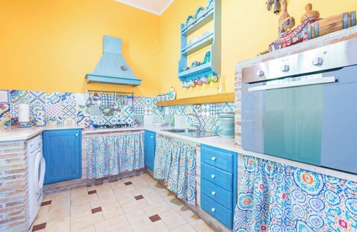 Falaride House | Holiday Home 'Casale Siculo' with Wi-Fi, Garden and Terrace
