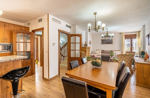 Albunuelas House | Holiday Home "Casilla de Adela" with Mountain View, Terrace & Wi-Fi