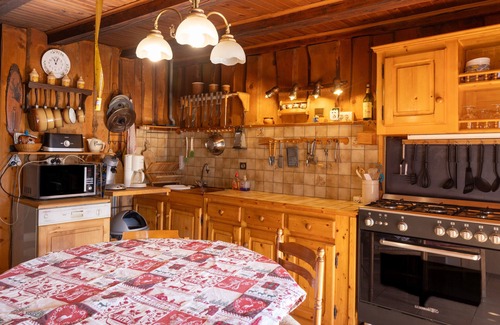 Queige Ski Chalet | Holiday Home "Chalet d'Alpage Authentique" with Wi-Fi