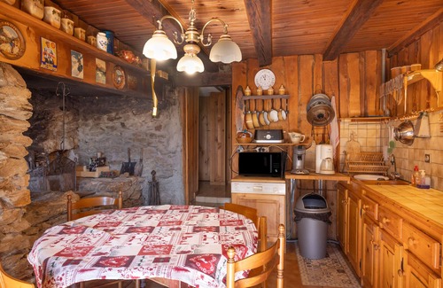 Queige Ski Chalet | Holiday Home "Chalet d'Alpage Authentique" with Wi-Fi