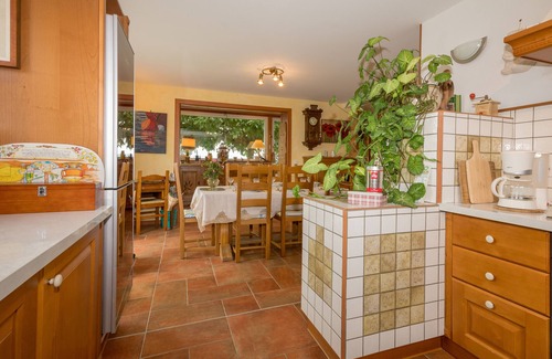 Rochefort House | Holiday Home 'Chez Les Ours' with Mountain View, Private Terrace and Wi-Fi