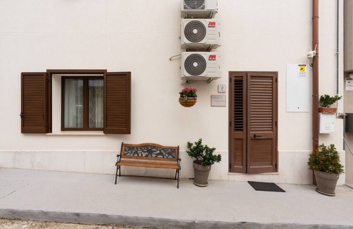 Santa Ninfa Apartment | Holiday Home "Civico 17" with Wi-Fi & A/C