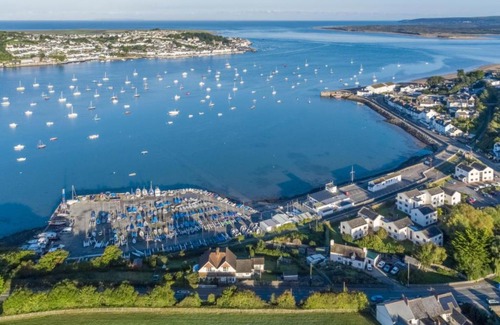 Instow House | Holiday Home Clearwater by Interhome