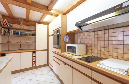 Gedre House | Holiday Home 'Cottage Au Calme' with Mountain View, Private Terrace and Private Garden