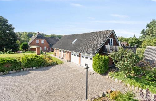 Middelfart House | Holiday Home Damsbo