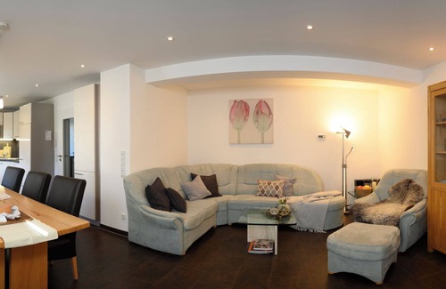 Schienen House | Holiday Home "Hulda" at Lake Constance with Wi-Fi, Balcony, Terrace & Garden