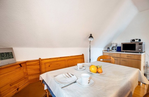 St. Peter-Ording House | Holiday Home 'Haus Seeluft' with Private Terrace, Shared Garden and Wi-Fi