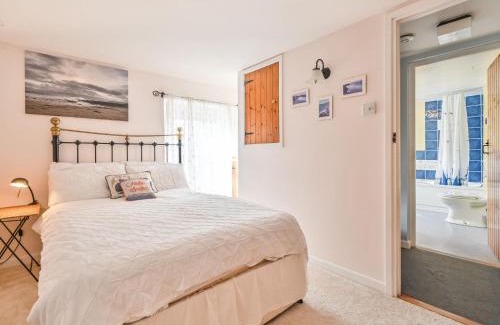 Portmellon House | Holiday Home Dolphin Cottage by Interhome