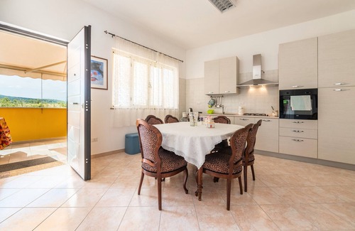 Giba House | Holiday Home 'Domus Luna' with Lake View, Terrace & A/C