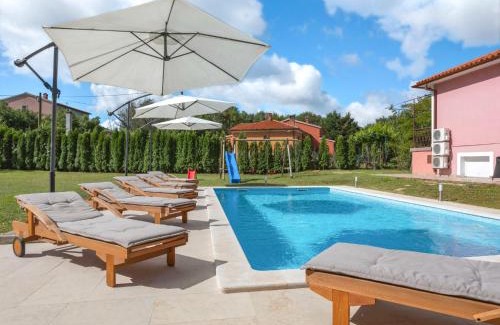Strmac House | Holiday Home Dordana by Interhome