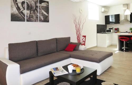 Strmac House | Holiday Home Dordana by Interhome