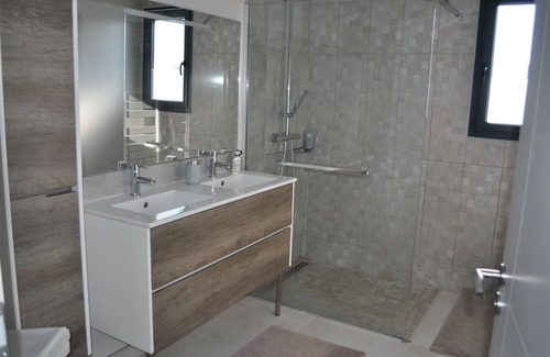 Le Taillan-Medoc House | Holiday Home 'Entre L'océan Et Bordeaux' with Private Terrace, Wi-Fi and Air Conditioning