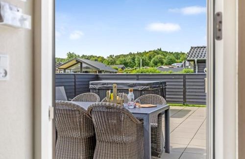 Grønninghoved Strand House | Holiday Home Eino - 30m from the sea by Interhome