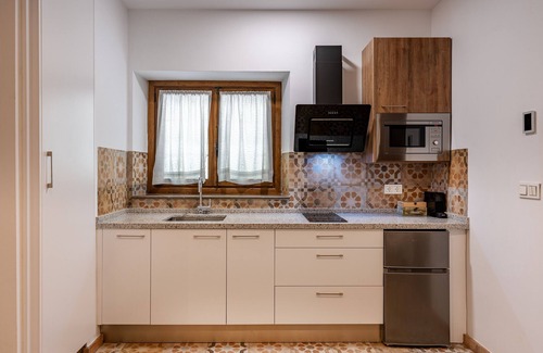 Durcal Apartment | Holiday Home 'El Manantial' with Lake View, Shared Pool, Shared Garden & Wi-Fi