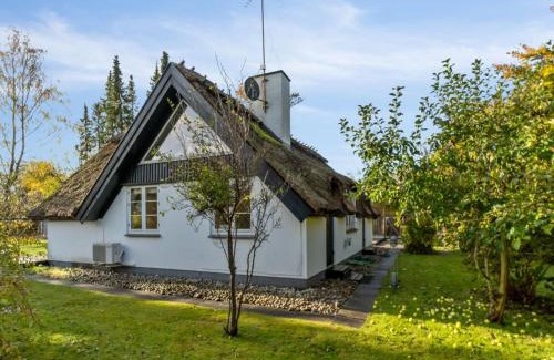 Smidstrup Strand House | Holiday Home Emanuela - 800m from the sea by Interhome