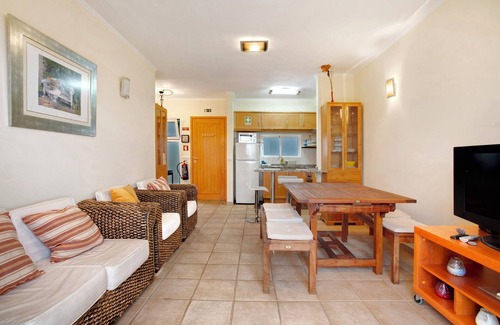 Pedras Pretas House | Holiday Home "Energia Dourada" with Sea View, Private Terrace & Wi-Fi