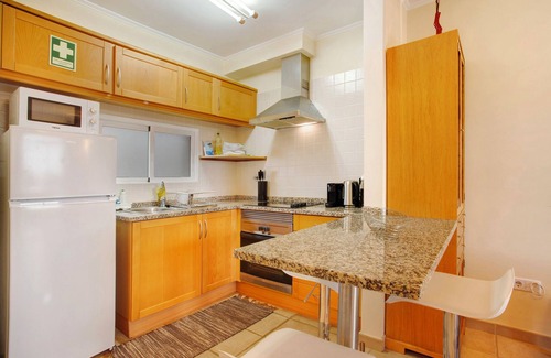 Pedras Pretas House | Holiday Home "Energia Dourada" with Sea View, Private Terrace & Wi-Fi