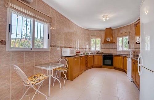 La Font d'en Carros House | Holiday Home 'Chalet Tossal Gros' with Sea View, Wi-Fi and Air Conditioning