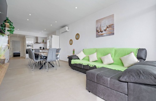 El Ligallo del Ganguil House | Holiday Home 'Eucaliptus' with Mountain View, Wi-Fi and Air Conditioning