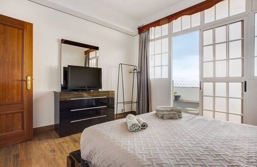 Monte House | Holiday Home "Férias Madeira" with Sea View, Private Terrace & Wi-Fi