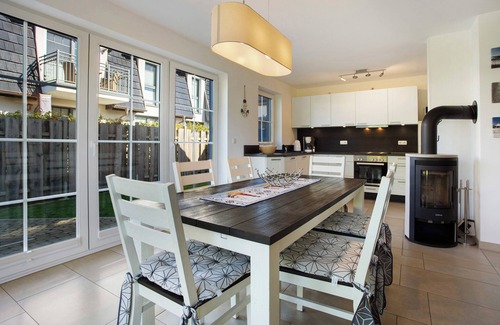 Zingst House | Holiday Home 'Ferienhaus Strandperle' with Private Terrace, Private Garden and Wi-Fi