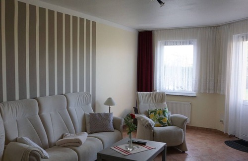 Muritz House | Holiday Home 'Ferienhaus Müritz - Brockmann' with Private Terrace, Shared Garden and Wi-Fi