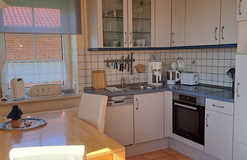 Pellworm House | Holiday Home 'Ferienhaus Wellengang' with Shared Garden and Wi-Fi