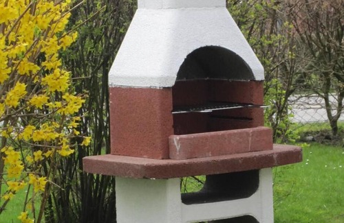 Nesse House | Holiday home for up to 8 people and enclosed garden, dogs welcome.