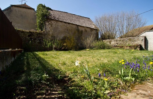 Celles-en-Bassigny House | Holiday home in Celles-En-Bassigny enclosed garden