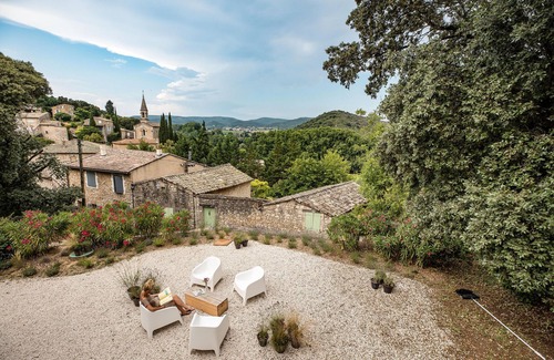 La Roque-sur-Ceze House | Holiday Home 'Villa Lys, Charme En Luxe' with Mountain View, Private Pool and Wi-Fi