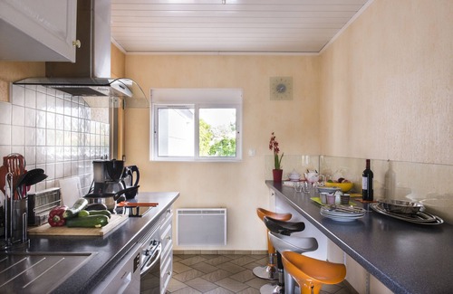 Le Verdon-sur-Mer House | Holiday Home 'Villa Mimosas Le Verdon sur Mer' with Garden, Terrace & Wi-Fi