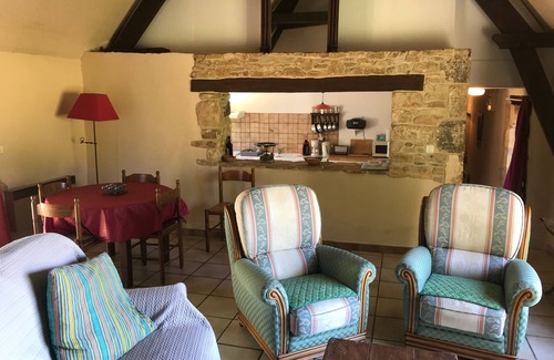 Siorac-en-Perigord House | Holiday Home 'Gite Près De Sarlat Au Calme' with Shared Pool, Private Terrace and Private Garden