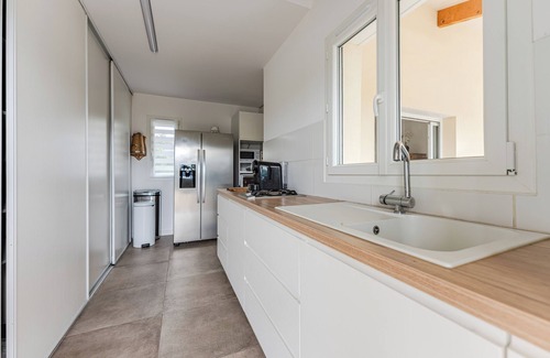 Vendays-Montalivet House | Holiday Home 'Villa Eden' with Private Terrace, Wi-Fi and Air Conditioning