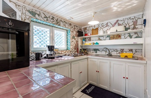 Gaillan-en-Medoc House | Holiday Home "Gîte Complet à la Maison Mosaïc" with Shared Pool & Wi-Fi