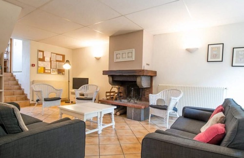 Ceyssat House | Holiday Home 'Gite Des Domes' with Private Terrace, Private Garden and Wi-Fi