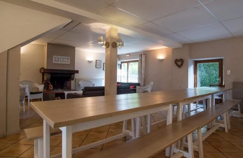 Ceyssat House | Holiday Home 'Gite Des Domes' with Private Terrace, Private Garden and Wi-Fi