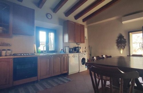 Loiano House | Holiday Home 'Gnazzano Home 2' with Mountain View, Wi-Fi and Air Conditioning