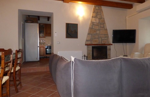 Loiano House | Holiday Home 'Gnazzano Home 2' with Mountain View, Wi-Fi and Air Conditioning