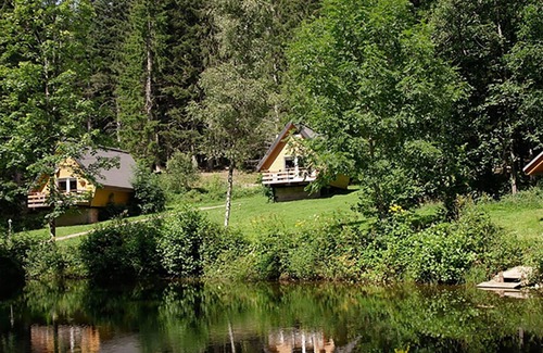 Schwarzenbach House | Holiday Home 'Häusle Nr 1' with Shared Garden, Balcony and Wi-Fi