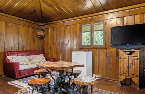 Querol House | Holiday Home "Horrio" with Mountain View, Shared Pool & Wi-Fi