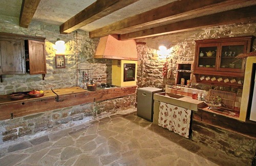 Apecchio House | Holiday Home in Apecchio with Pool & Terrace
