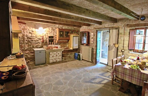 Apecchio House | Holiday Home in Apecchio with Pool & Terrace
