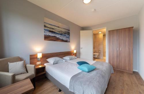 Colijnsplaat House | Holiday Home in Colijnsplaat by the Lake
