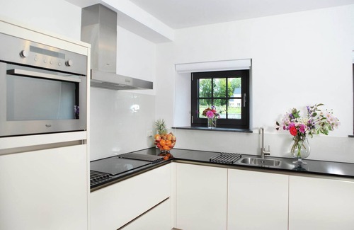 Epen House | Holiday Home in Epen with Garden & BBQ