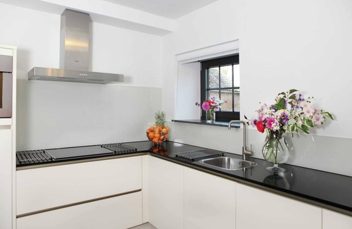 Epen House | Holiday Home in Epen with Garden & BBQ