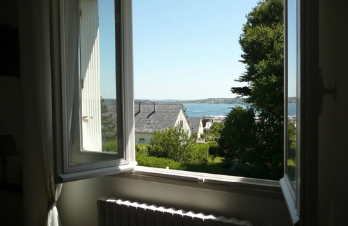 Camaret-sur-Mer House | Holiday Home in Camaret near Sandy Beaches