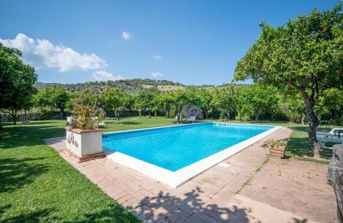 Stilo House | Holiday Home in Guardavalle near River