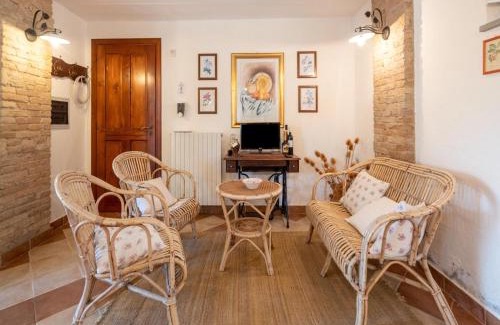 Stilo House | Holiday Home in Guardavalle near River