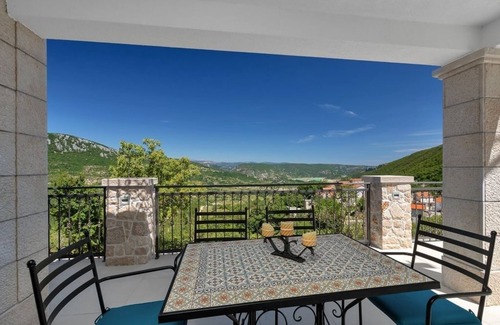 Lovrec House | Holiday Home in Imotski with Terrace, Air condition, WIFI, Washing machine (4978-1)