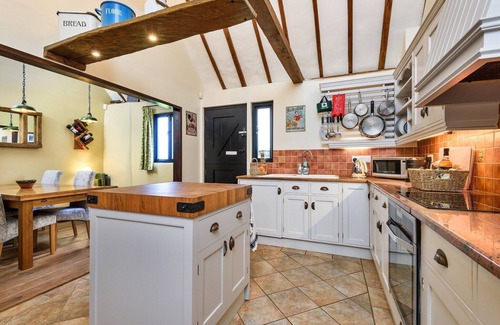 Faversham Cottage | Holiday Home in Kent near Scenic Parks